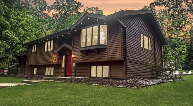 Photo of W7525 Upper Pine Creek Dr, Iron Mountain, MI 49801