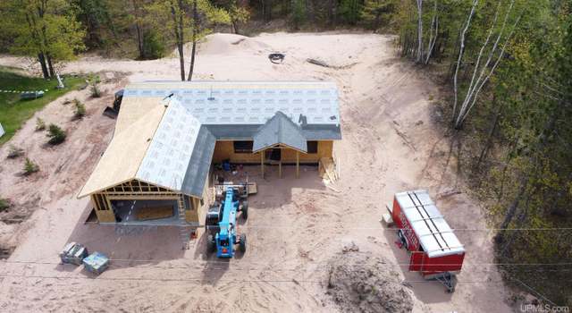 Photo of 107 Royal Oak Ln, Marquette, MI 49855