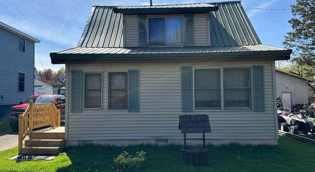 Photo of 120 Prospect St, Ishpeming, MI 49849-2622