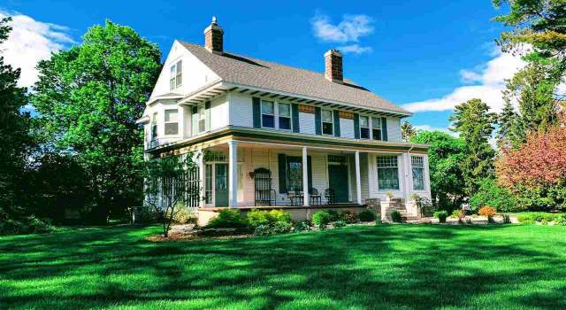 Photo of 1204 Lake Shore Dr, Gladstone, MI 49837