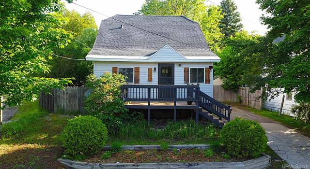 Photo of 816 W Bluff St, Marquette, MI 49855
