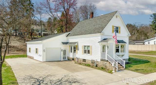 Photo of 956 Main St, WI 54151