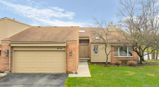 Photo of 36740 TANGLEWOOD Ln, Farmington Hills, MI 48331 1946
