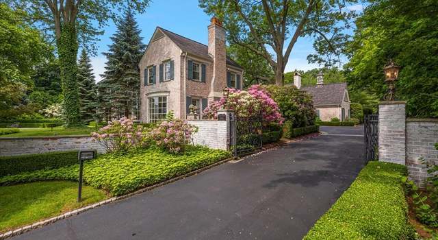 Photo of 237 Lake Shore Rd, Grosse Pointe Farms, MI 48236 3758