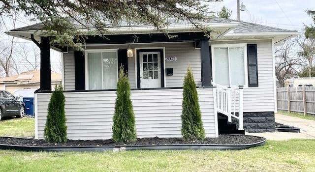Photo of 2002 BERKLEY St, Flint, MI 48504 4014