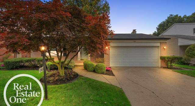 Photo of 1501 Yorktown St, Grosse Pointe Woods, MI 48236