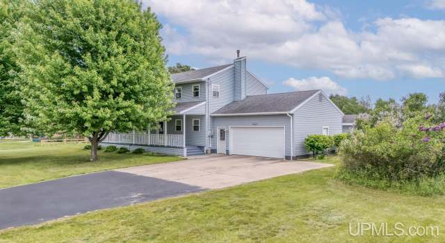 Photo of 2411 S 8th Ave, Escanaba, MI 49829