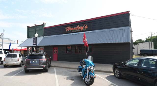 Photo of 105 N Phelps St, Decatur, MI 49045-1008