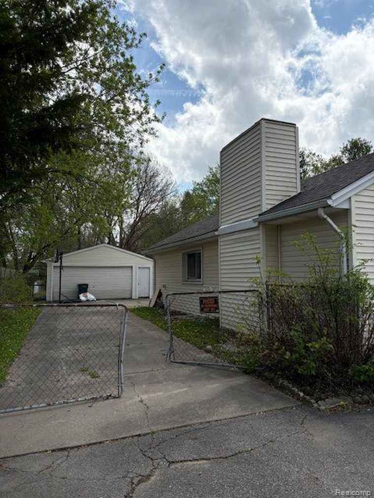 Photo of 1336 E LONG LAKE Rd Troy, MI 48085 4956