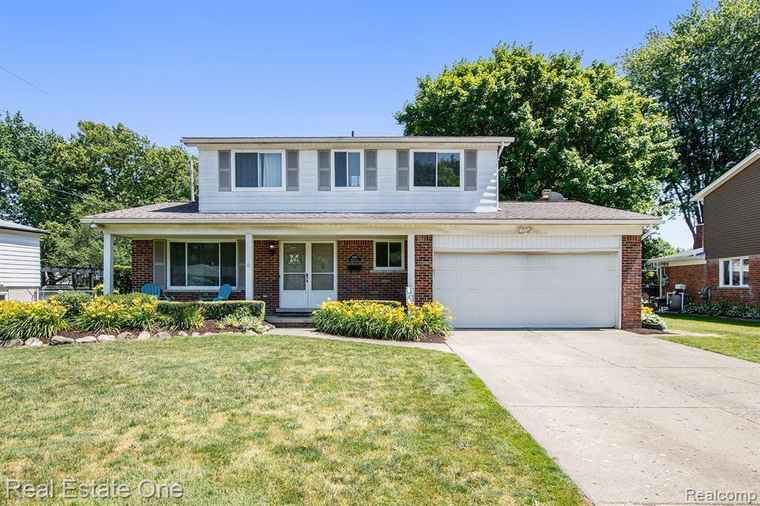 Photo of 4130 RAMBLEWOOD Dr Troy, MI 48085 3623