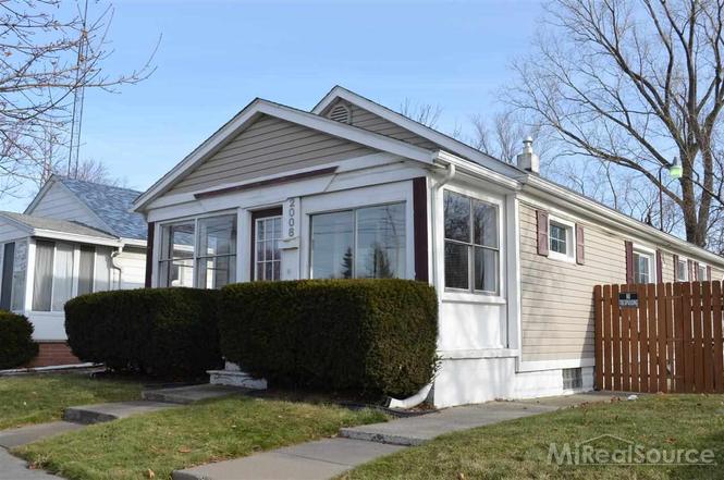 2008 16th St, Port Huron, MI 48060 | MLS# 31233521 | Redfin