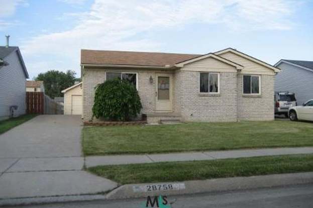 https://ssl.cdn-redfin.com/photo/143/mbphoto/404/genMid.161404_0.jpg
