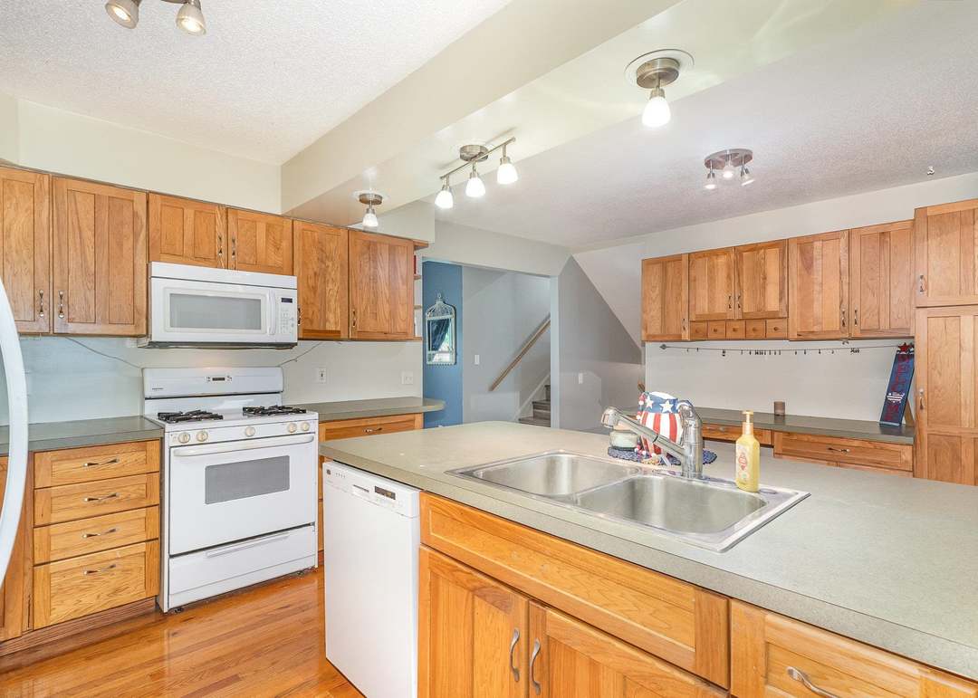 4719 Myra Lee Dr, Auburn, MI 48611