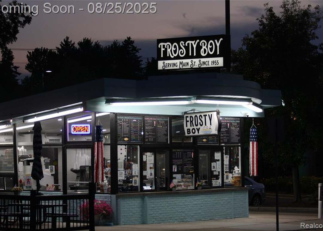 67 Main St, Belleville, MI 48111 2735