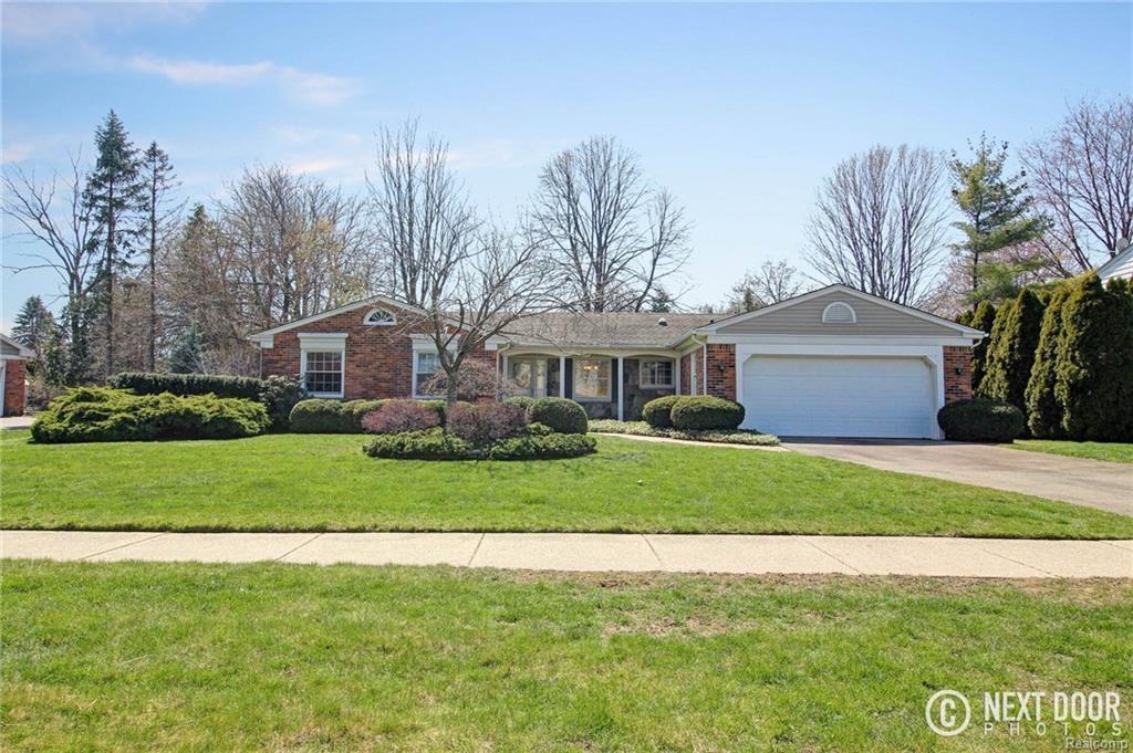 17525 Wayne Rd, Livonia, MI 48152  MLS# 218040012  Redfin