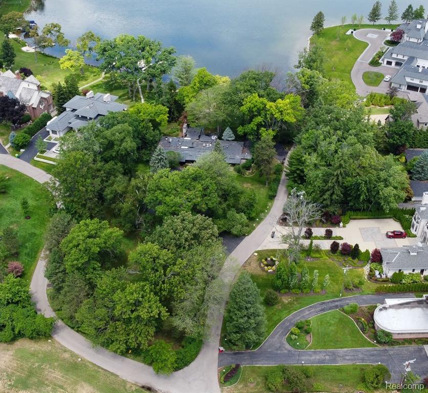 3201 W Shore Dr, Orchard Lake Village, MI 48324 MLS 2210002129 Redfin