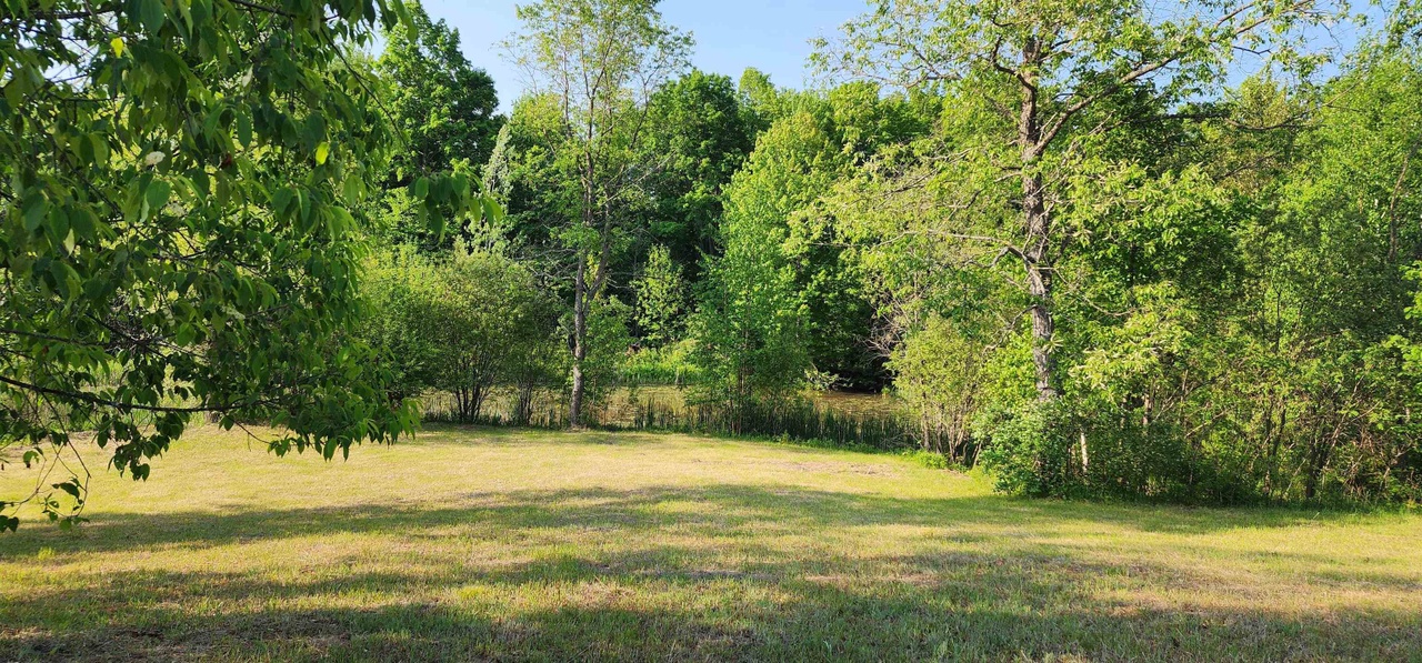 8838 N Deyoung Rd, Lake City, MI 49651