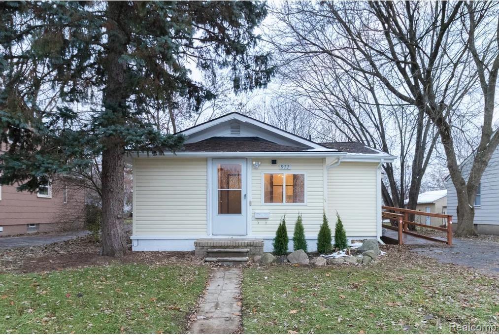 977 Boston Ave, Waterford Twp, MI 48328 | Redfin