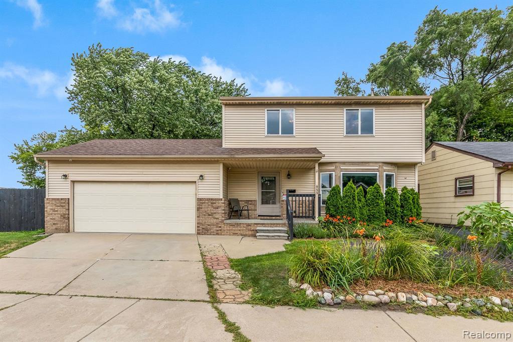 955 E Meyers Ave, Hazel Park, MI 48030 | MLS# 20221020307 | Redfin