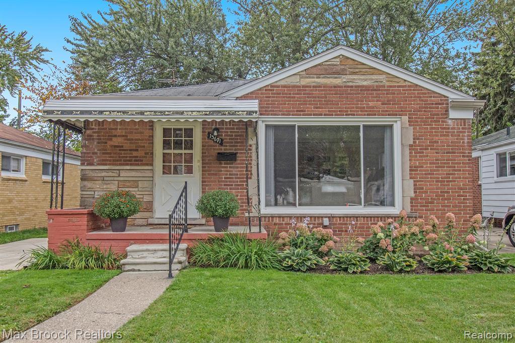 13671 Elgin St, Oak Park, MI 48237 | MLS# 2200081325 | Redfin