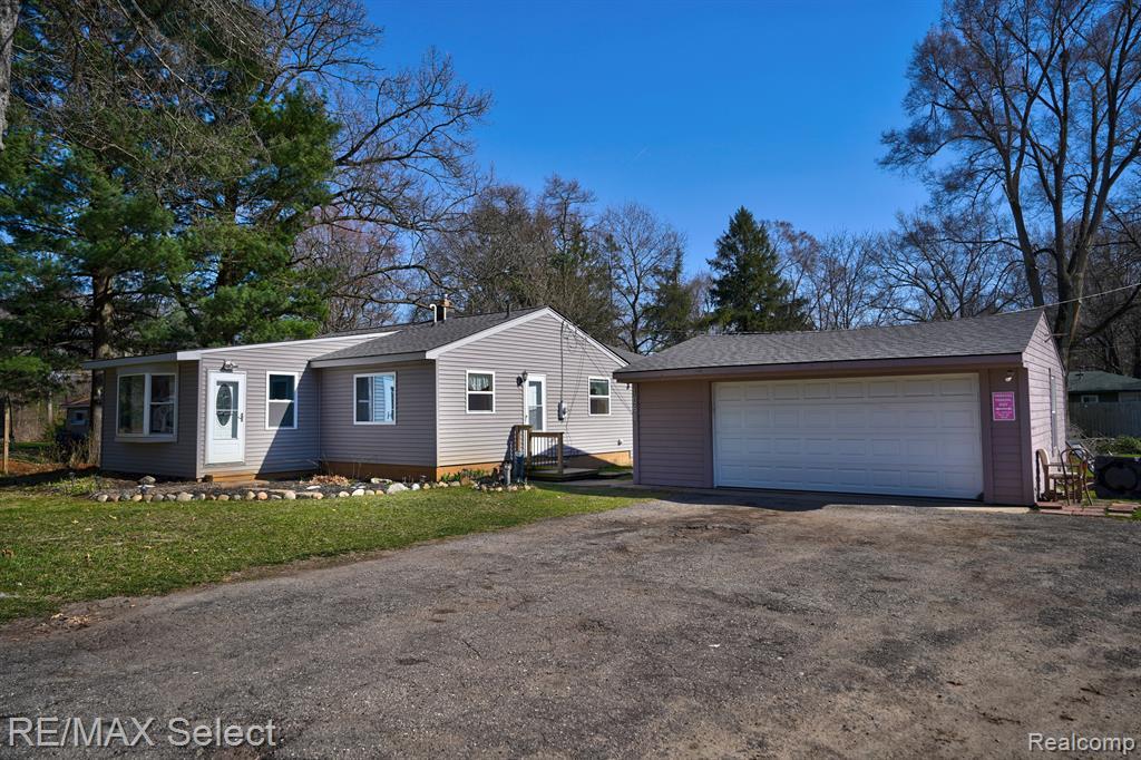 1068 S Park St, Highland Twp, MI 48356 MLS 20230025329 Redfin
