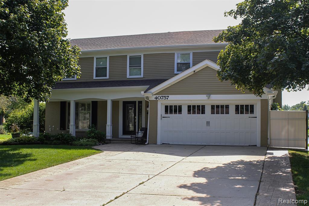 https://ssl.cdn-redfin.com/photo/144/bigphoto/339/2200072339_0.jpg
