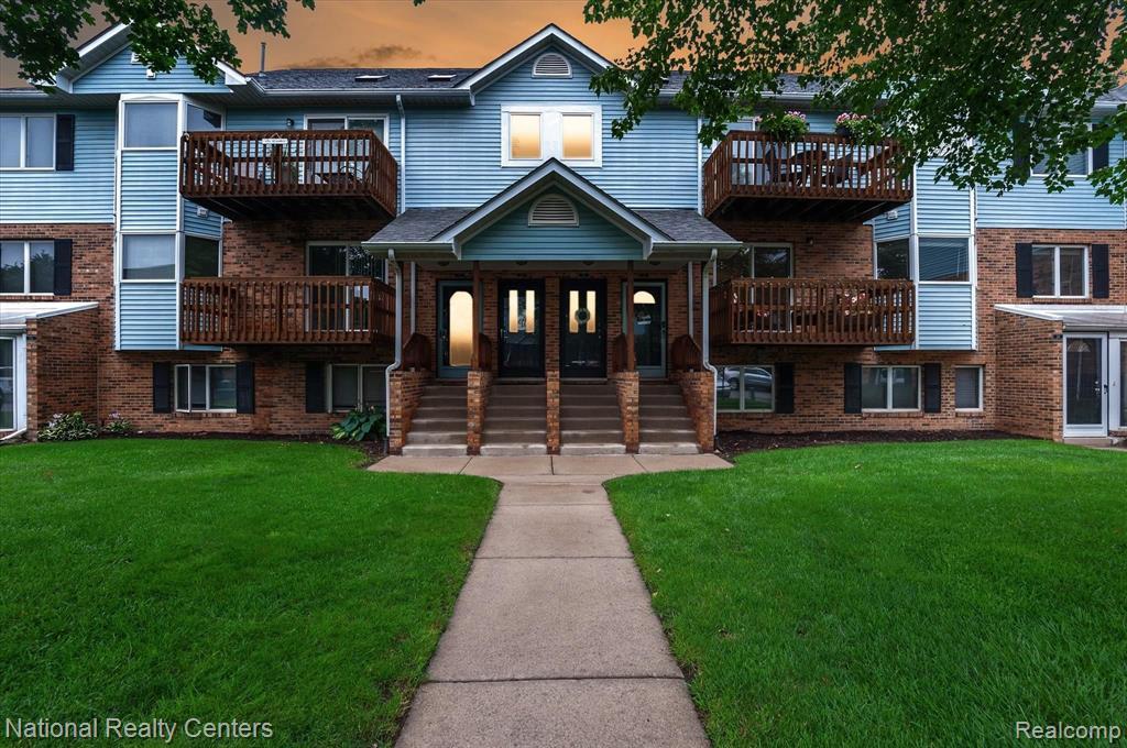 222 Pinewood Dr, Plymouth, MI 48170 MLS 2210055423 Redfin