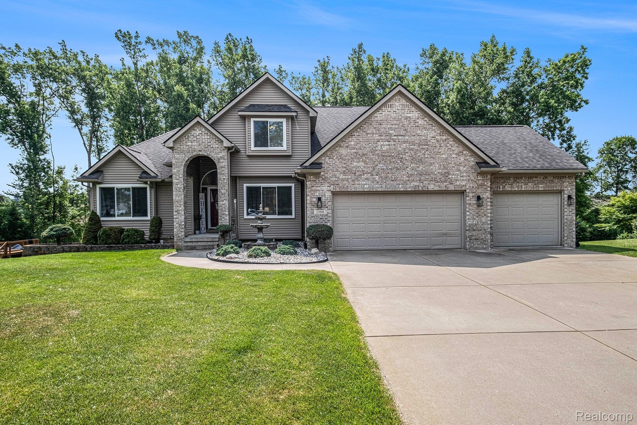 2390 Torrey Grove Ct, Fenton, MI 48430 | For Sale ($459,900