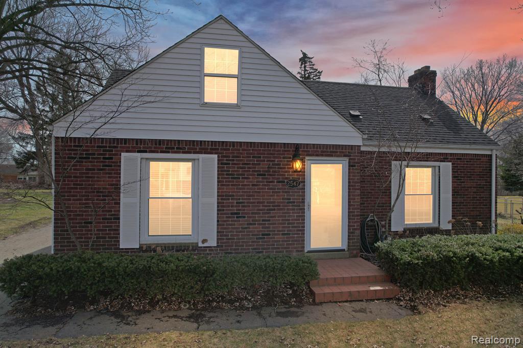 2547 Woodbine Dr Waterford Twp MI 48328 MLS 20230022456 Redfin