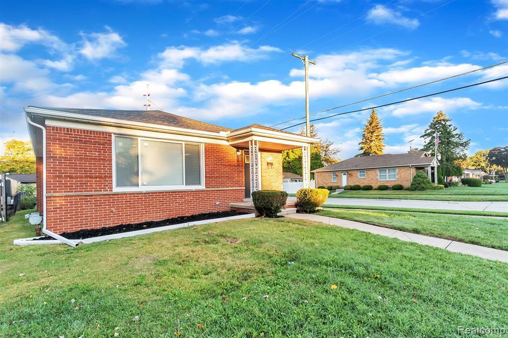 7331 Robindale Ave, Dearborn Heights, MI 48127 MLS 2200085505 Redfin