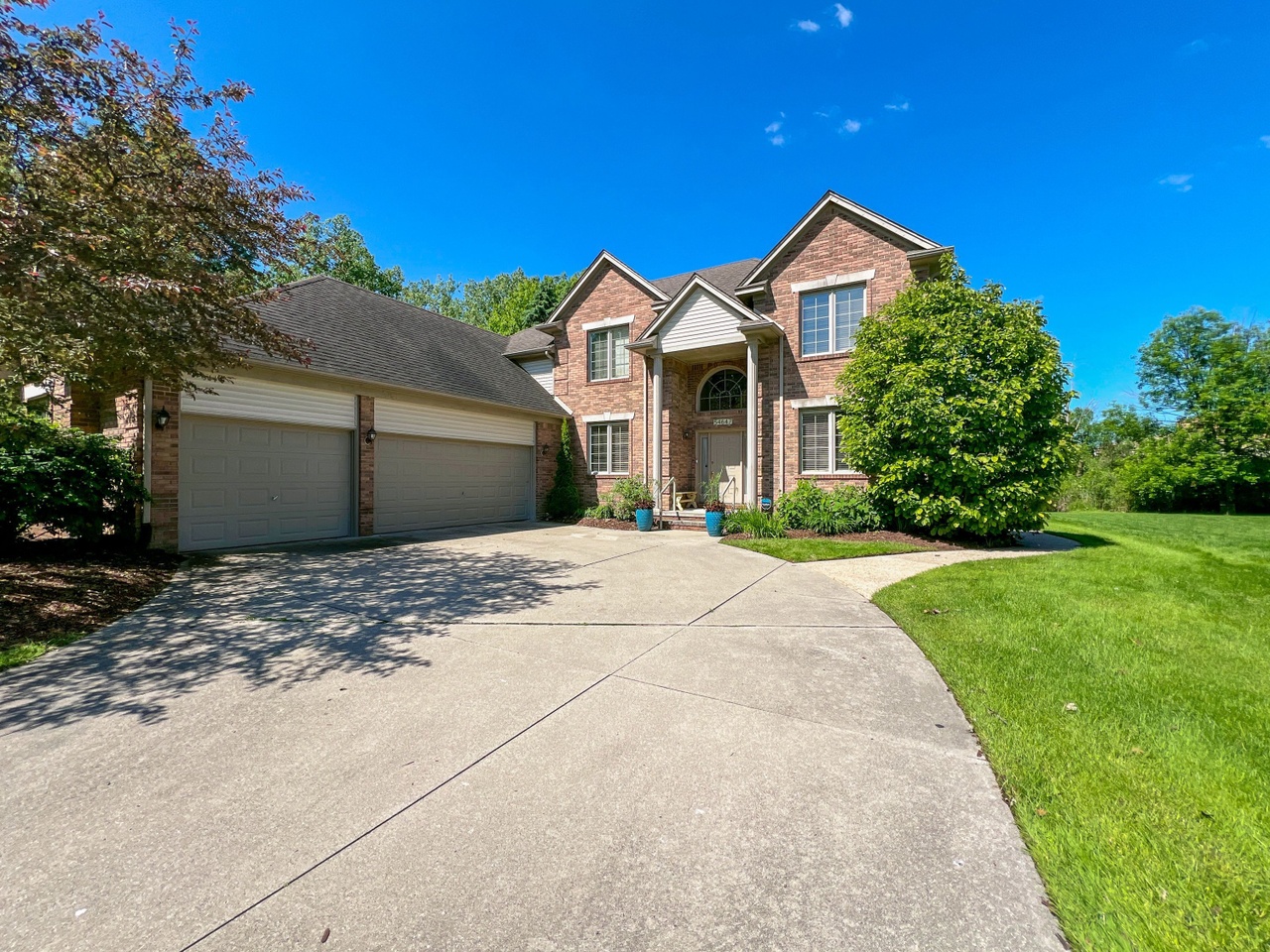 mio&rui♡ 54647 Aurora Park, Shelby Twp, MI 48316 | Redfin