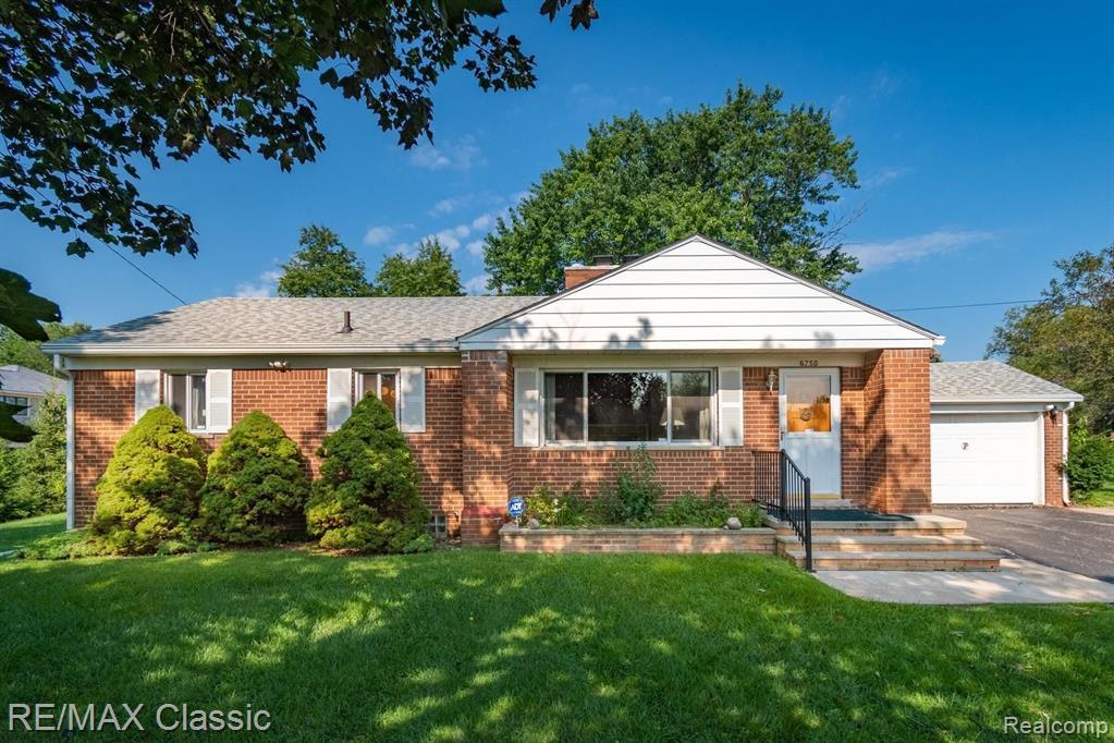European Wax Center West Bloomfield Township Mi 6750 Farmington Rd, West Bloomfield Twp, MI 48334 | MLS# 2210062606