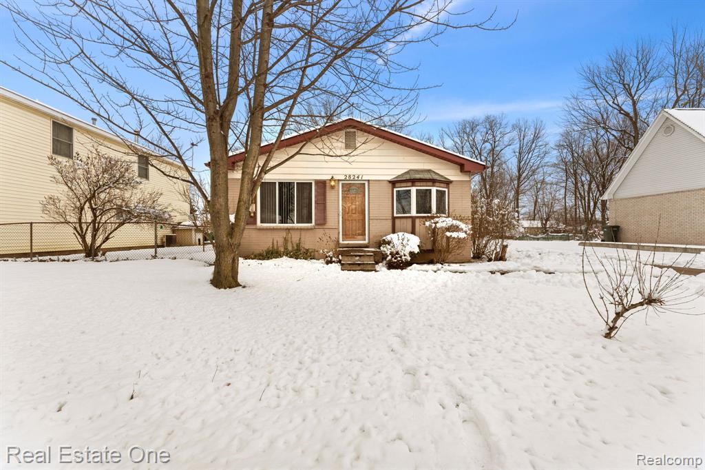 28241 Relda Dr, Brownstown Twp, MI 48183 MLS 20230006626 Redfin