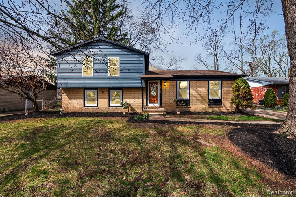 18328 Donnelly Ave, Brownstown Twp, MI 48193 | MLS# 20240019664 | Redfin