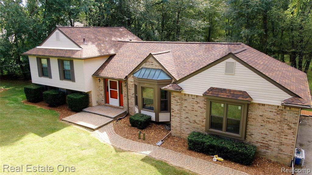 2155 Four Oaks, Commerce Twp, MI 48382 MLS 219105683 Redfin