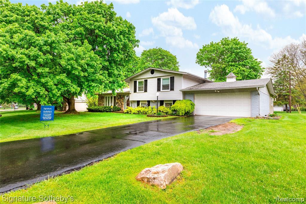 6914 Pine Eagle Ln, West Bloomfield Twp, MI 48322 | MLS# 2200035755 ...