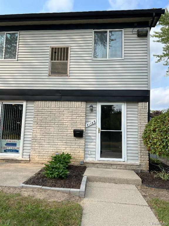 https://ssl.cdn-redfin.com/photo/144/bigphoto/759/20221042759_2.jpg
