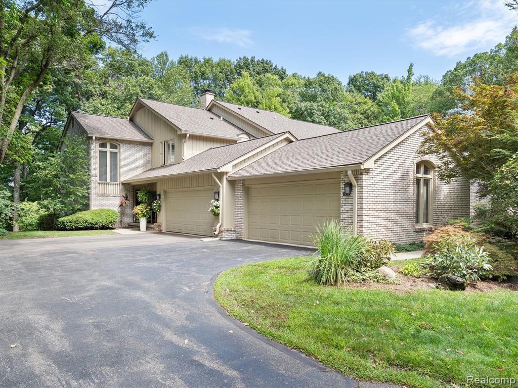 1335 Knollcrest Cir Unit J-39, Bloomfield Twp, MI 48304 | MLS# 20221031779  | Redfin