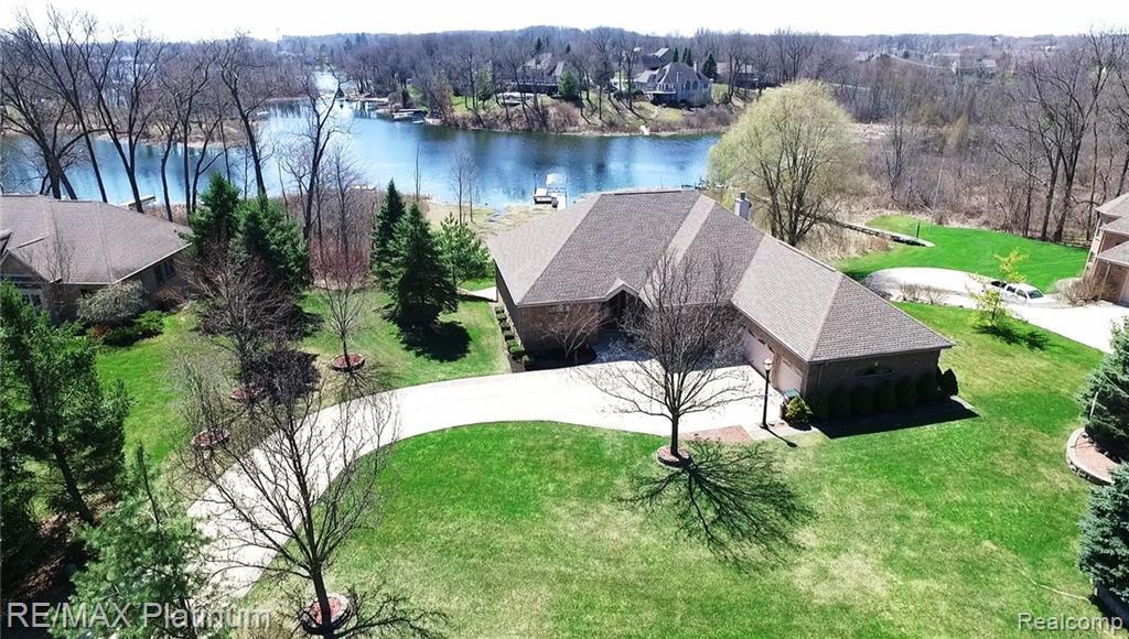 8294 Islandview Ct, Brighton Twp, MI 48114 | MLS# 219042839 | Redfin