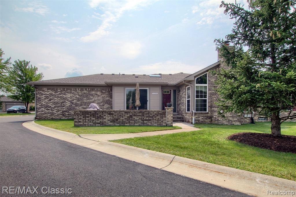 11154 Pine Ct, Washington Twp, MI 48094 MLS 2210064900 Redfin