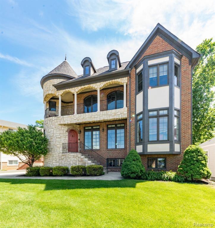 1353 E Lake Dr, Novi, MI 48377 | MLS# 20230026959 | Redfin