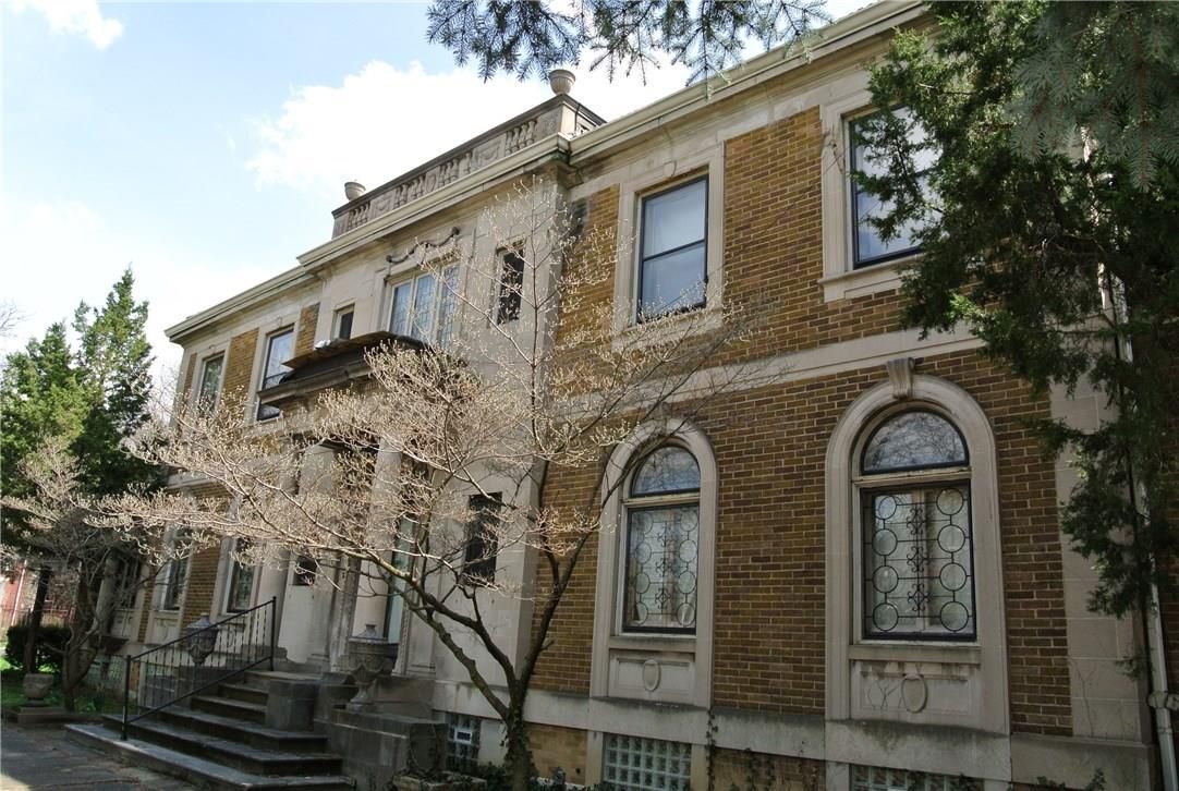 7477 LA Salle Blvd, Detroit, MI 48206
