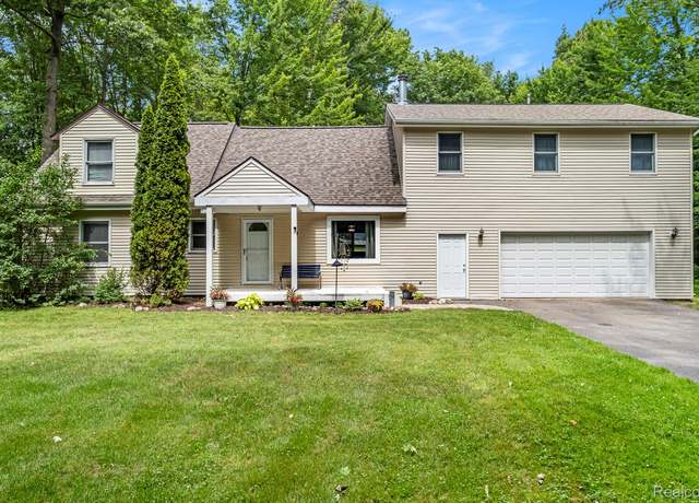 Property at 15375 Murray Rd, Byron, MI 48418, 5 beds, 2 baths
