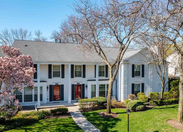 Property at 1993 Shorepointe Ln, Grosse Pointe Woods, MI 48236, 2 beds, 2.5 baths