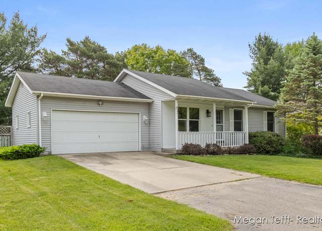 Property at 6284 Kuttshill Dr NE, Rockford, MI 49341, 4 beds, 2 baths