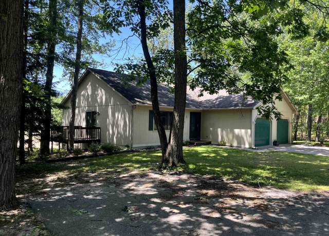 Property at 3439 Holiday Rd, Traverse City, MI 49686, 3 beds, 2 baths