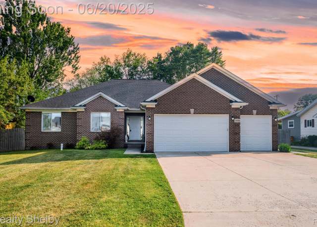Property at 24986 Murray St, Harrison Township, MI 48045, 4 beds, 2.5 baths