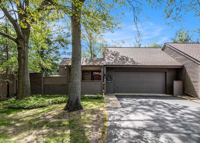 Property at 1022 Essex Cir #25, Kalamazoo, MI 49008, 2 beds, 2.5 baths