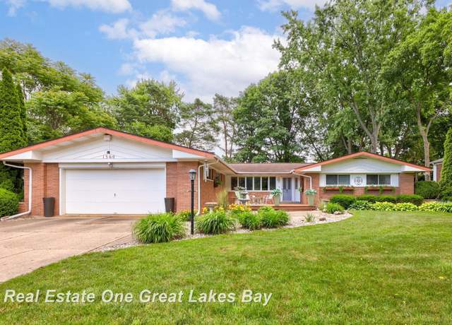 Property at 1360 Delta Dr, Saginaw, MI 48638, 4 beds, 4 baths