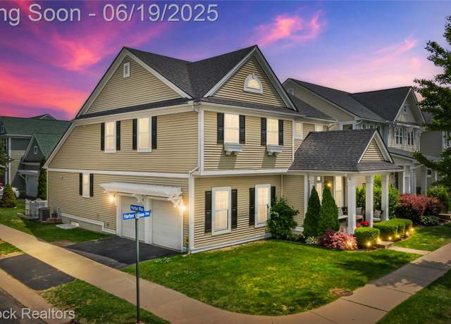 Property at 2015 Harbor Village Ave, Keego Harbor, MI 48320, 3 beds, 2.5 baths
